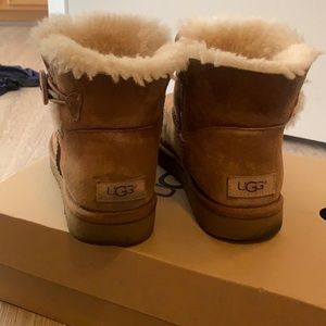 Short Ugg’s with button detail